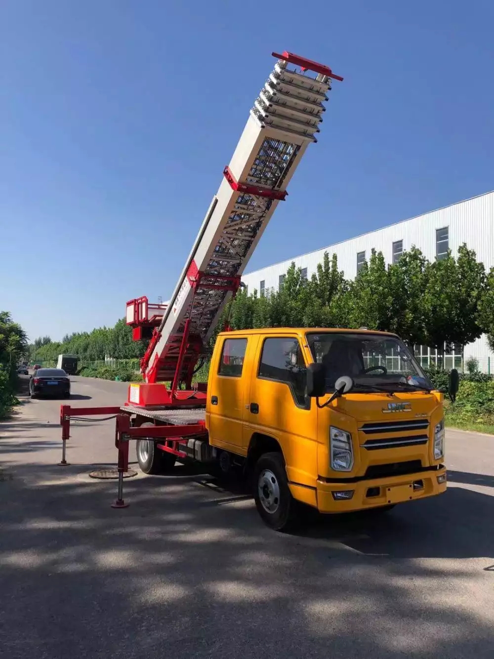 来安县附近的云梯车出租服务：轻松解决高空作业需求