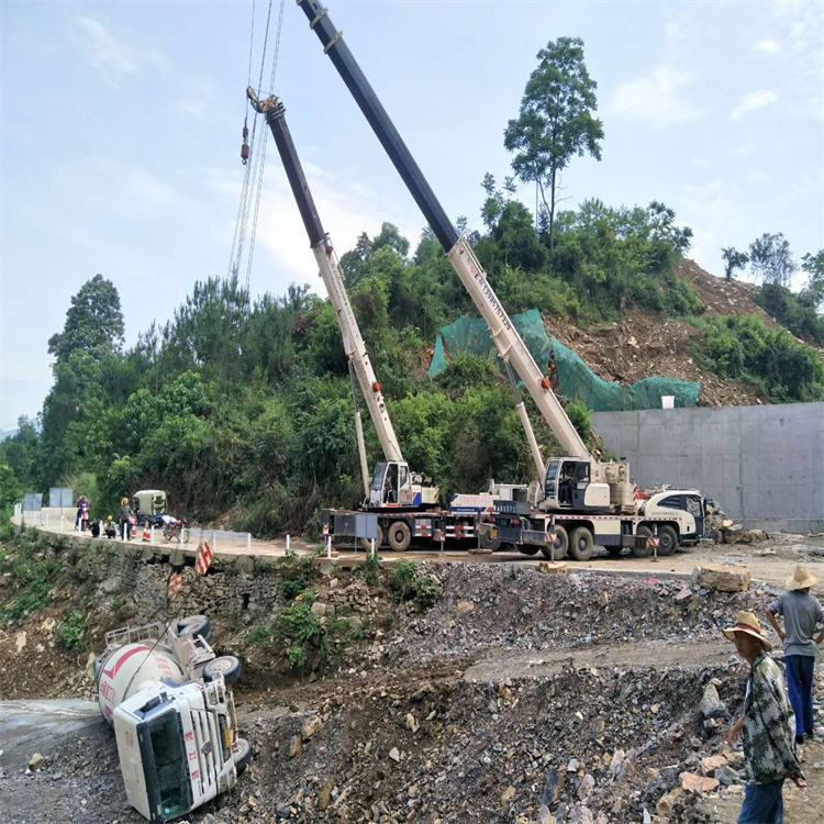来安县汽车掉沟里叫吊车救援要多少钱